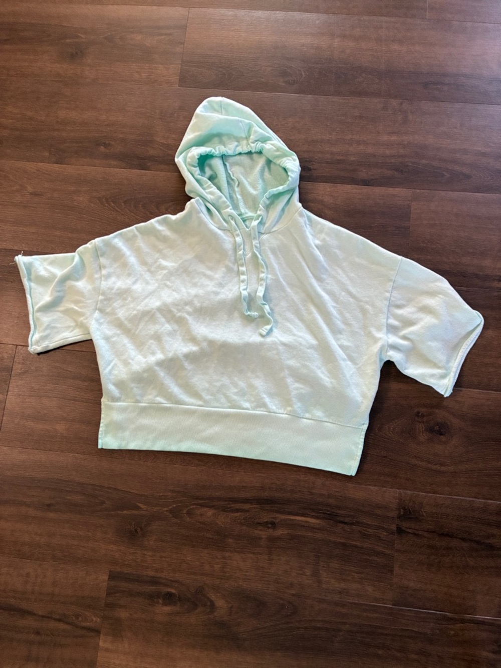 SO  Cropped short sleeve hoodie